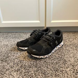 On Cloud Running Shoes size 5